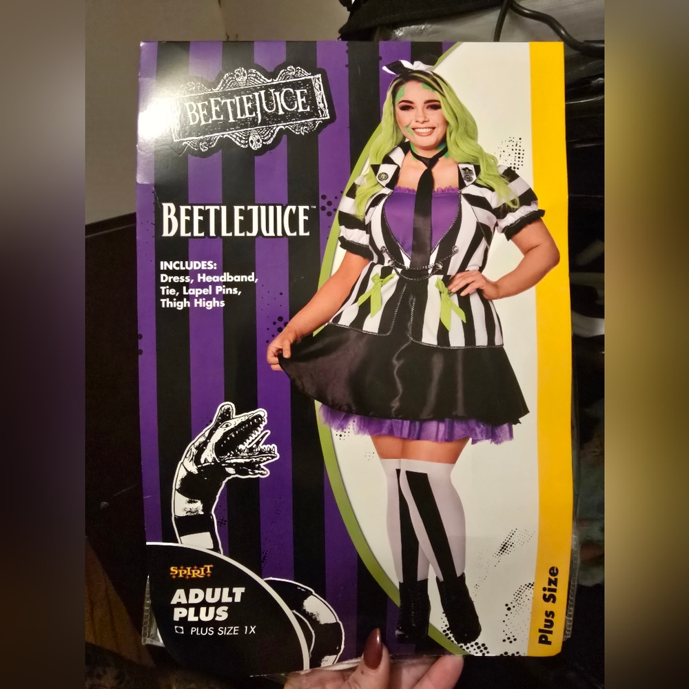 Womens Beetlejuice costume 1x used